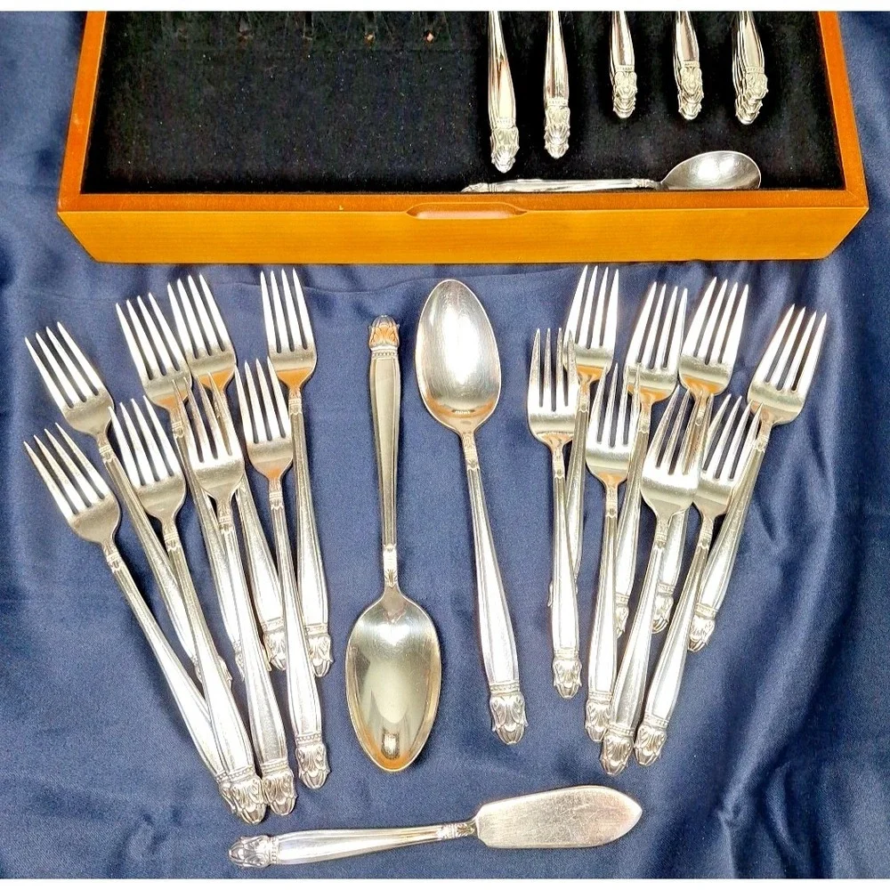 Holmes & Danish Princess Silverplate Flatware in Case 50‎ Pieces Wood Box